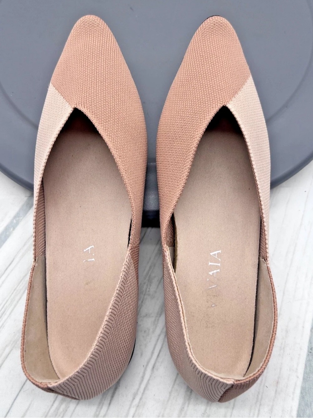 Vivaia Valencia pointed-toe V-cut knit ballet flat - Picture 6 of 9